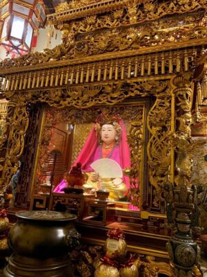 tượng cô Chín Thanh Hóa