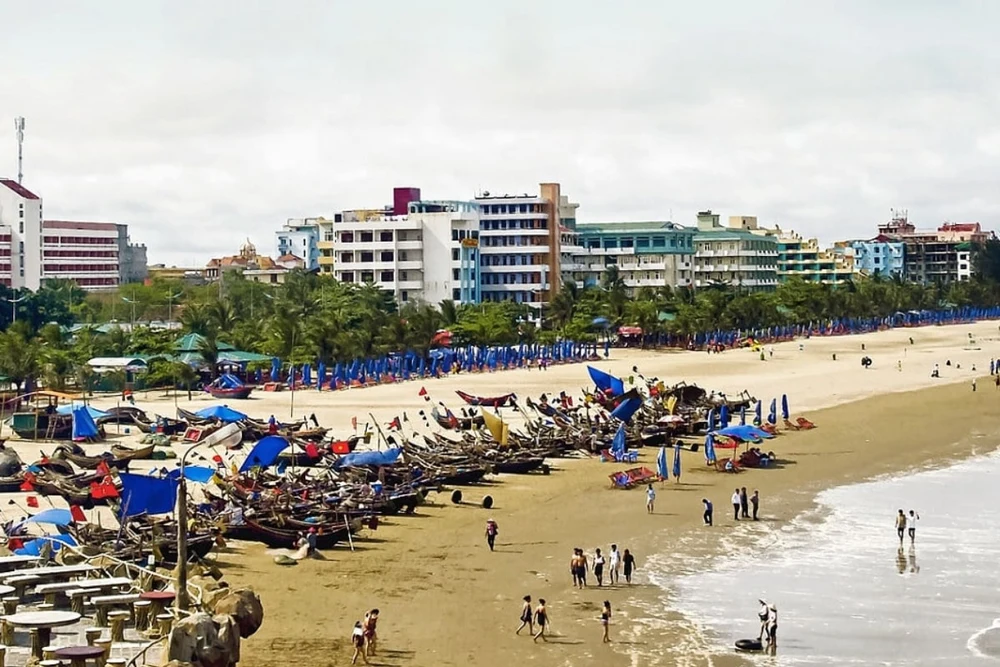 Bãi Tắm B - An Toàn Và Thư Giãn Cho Trẻ Em Và Người Lớn Tuổi